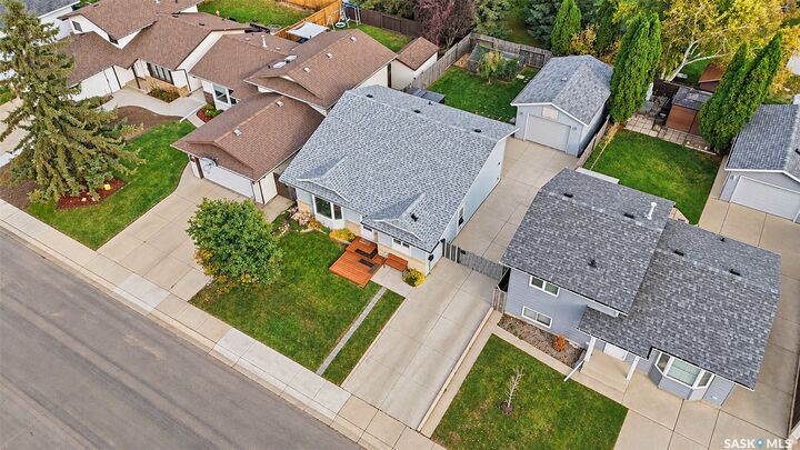 Property Photo: 238 Sherry Crescent SK S7M 5R5