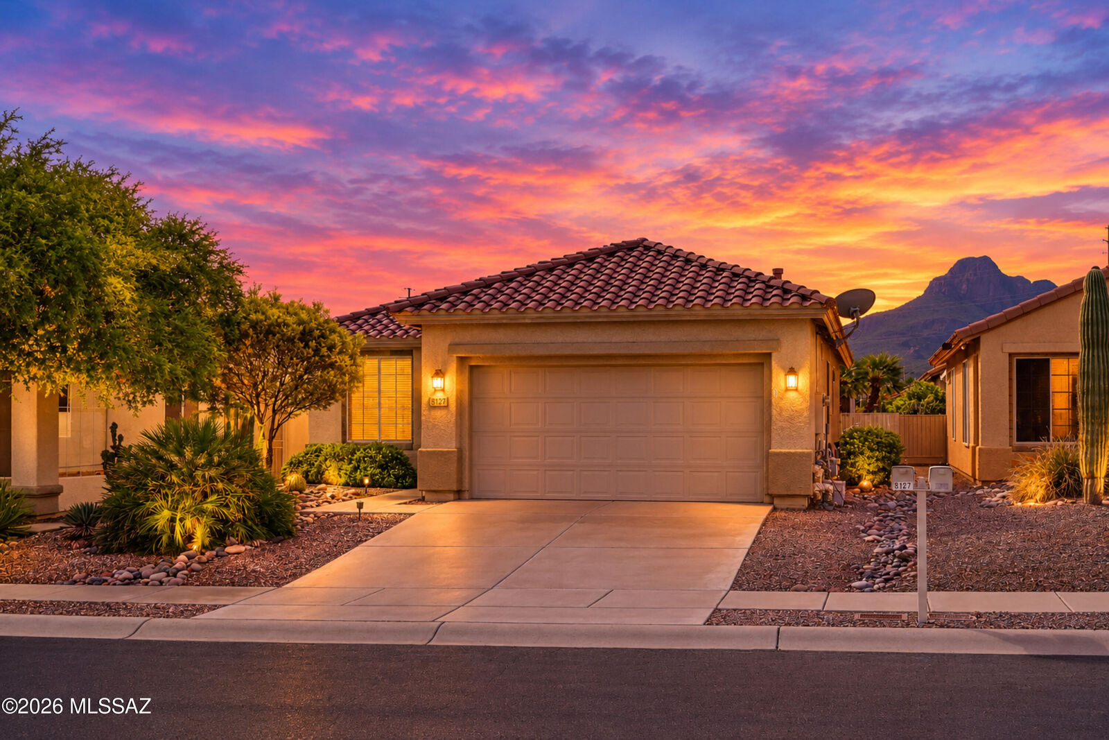 Property Photo: 8127 W Cottonwood Wash Way AZ 85743