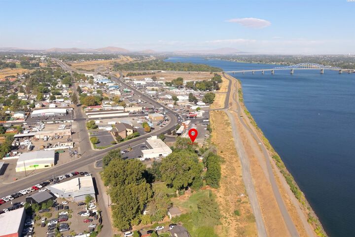Property Photo:  627 N Everett Street  WA 99336 
