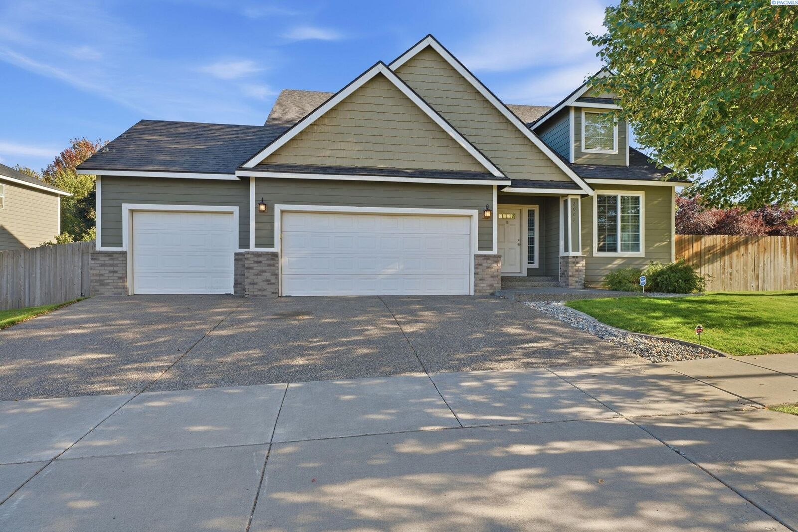 Property Photo:  2007 S Tweedt St  WA 99336 