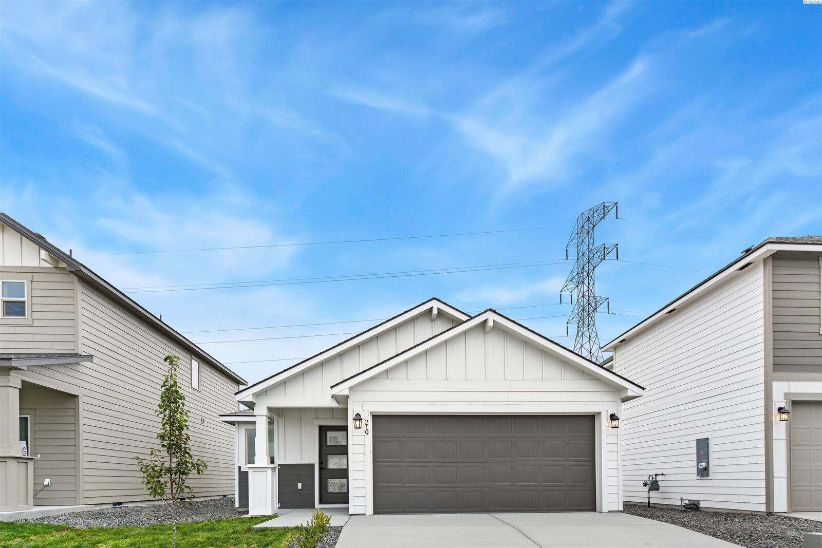 Property Photo:  219 N Dewberry Pl  WA 99336 