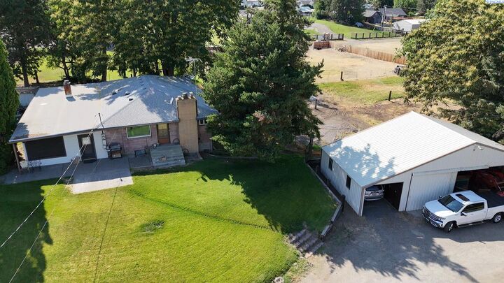 Property Photo:  302 E 23rd Ave  WA 99337 