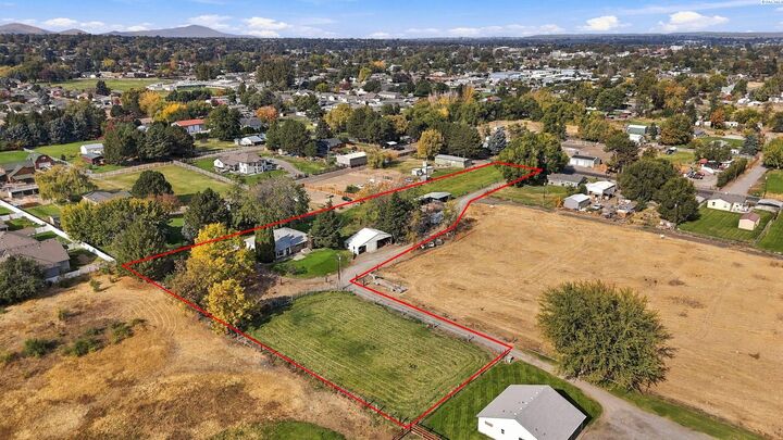 Property Photo: 302 E 23rd Ave WA 99337