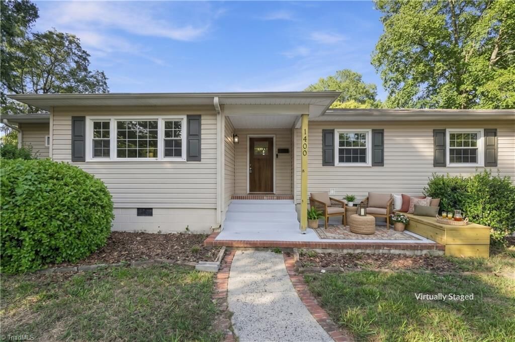 Property Photo: 1400 Oak Street NC 27403