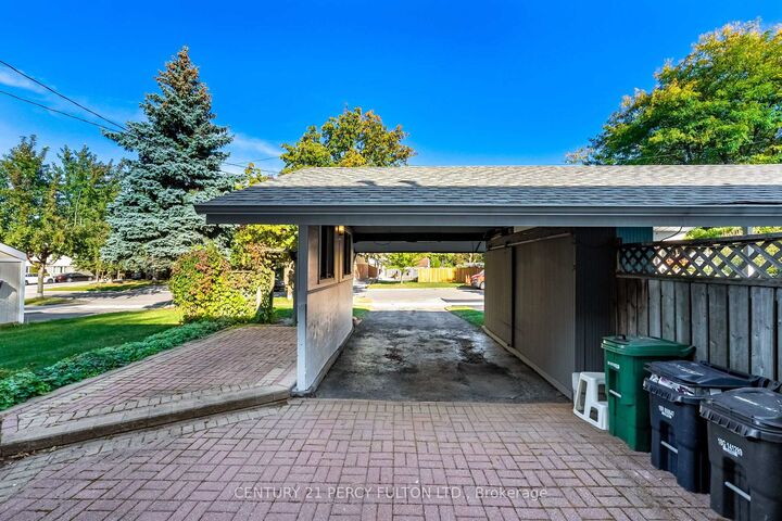 Property Photo:  24 Dogwood Crescent  ON M1P 3N6 