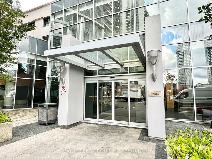 Property Photo:  125 Village Green Square 2305  ON M1S 0G3 