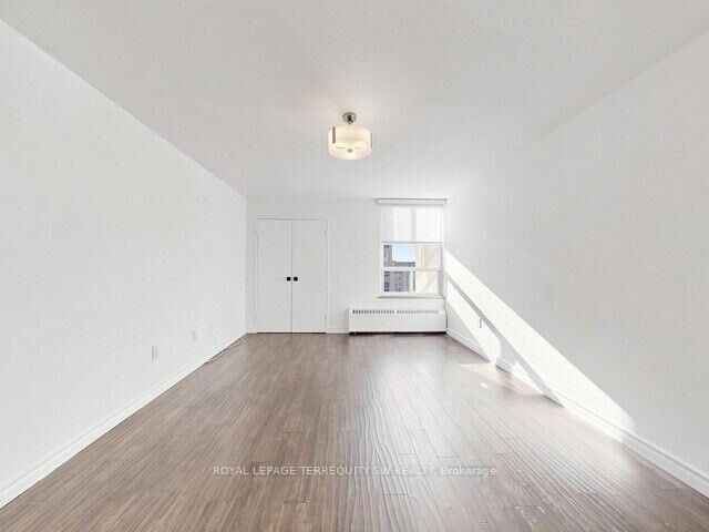 Property Photo: 360 Ridelle Ave Avenue 2301 ON M6B 1K1