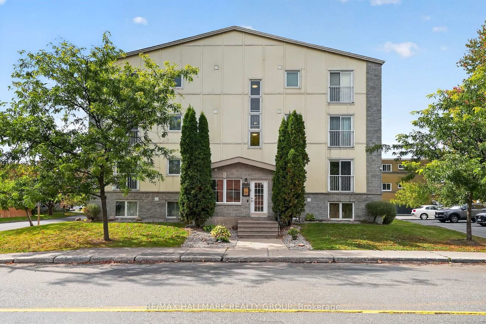 Property Photo:  646 Cummings Avenue 304  ON K1K 2K6 