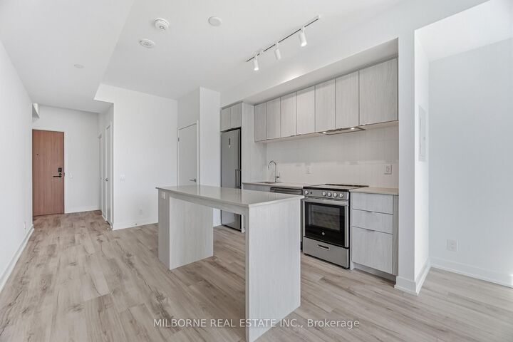 Property Photo:  1660 Bloor Street W 510  ON M6P 1A8 