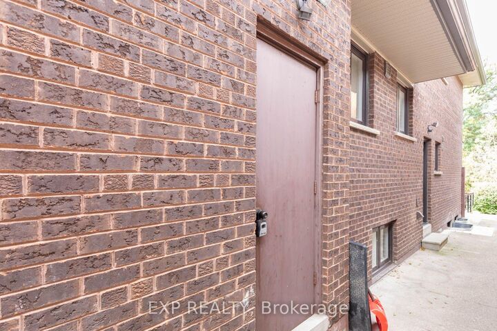 Property Photo:  84 Laurel Avenue Unit B  ON M9B 4T2 