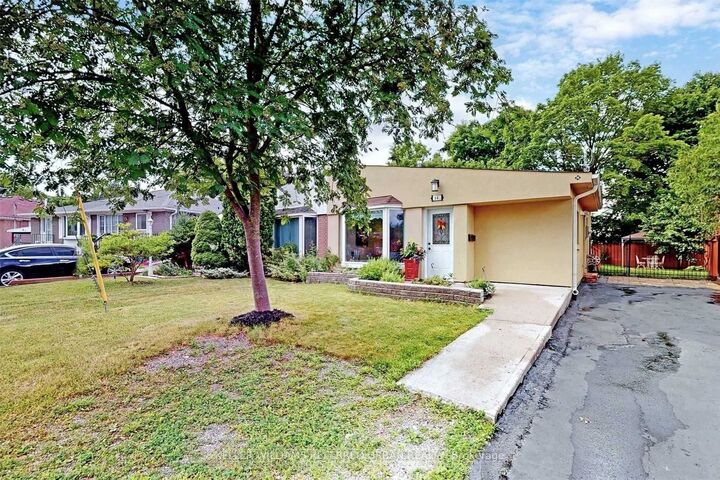 Property Photo:  64 Lindsay Avenue  ON L3Y 4N6 