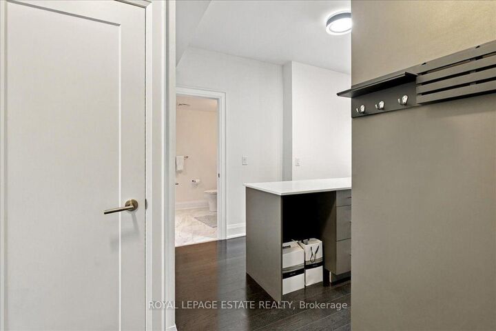 Property Photo:  88 Cumberland Street 1201  ON M5R 0C8 