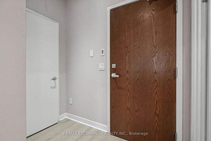 Property Photo:  365 Prince Of Wales Drive 1309  ON L5B 0G6 
