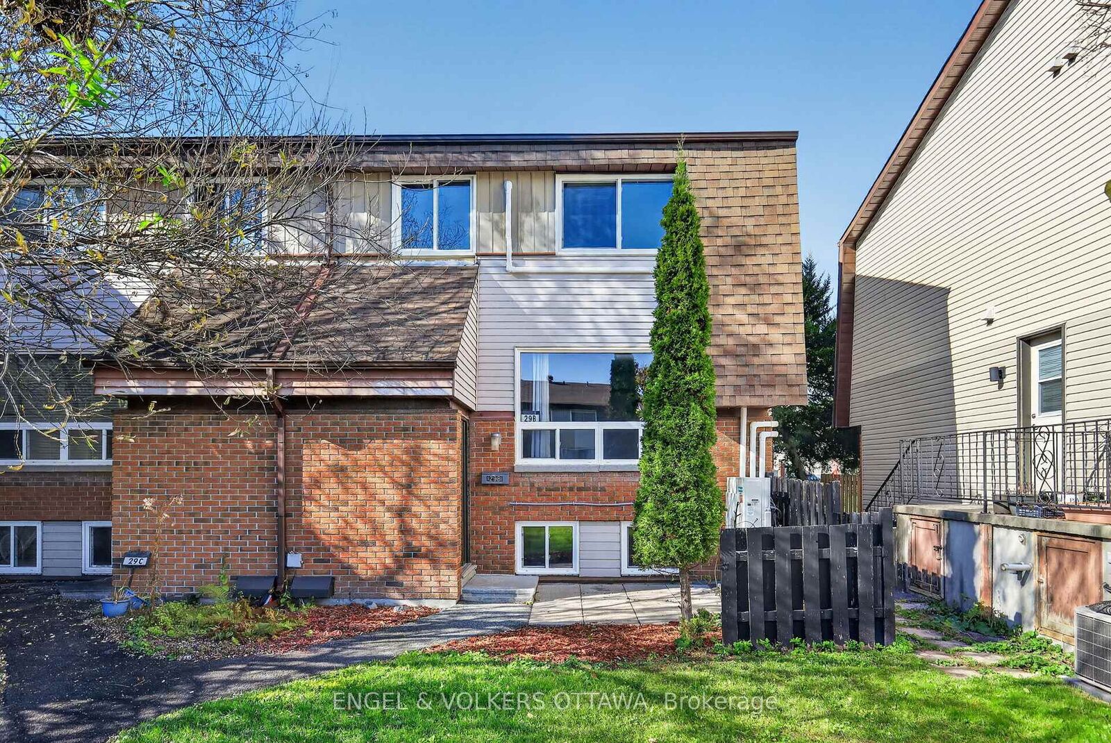 Property Photo: 29 Woodvale Green Drive B ON K2G 4H3