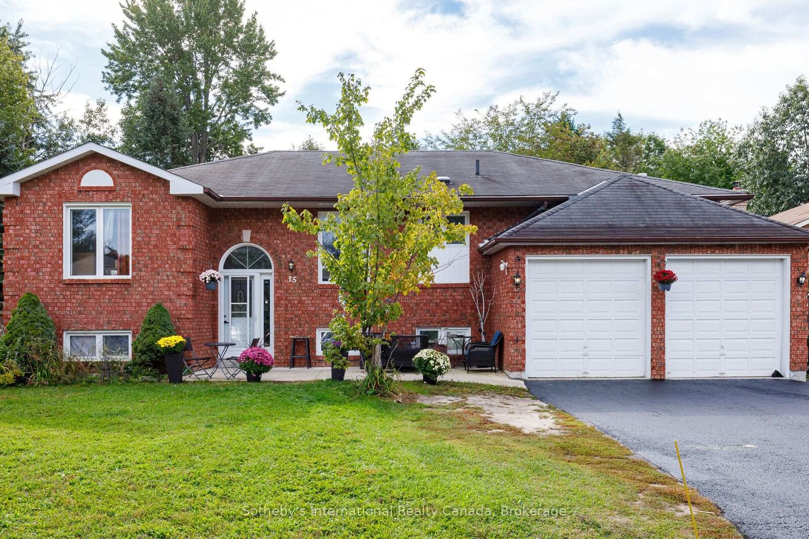 Property Photo:  15 Port Royal Trail  ON L9Z 1H7 