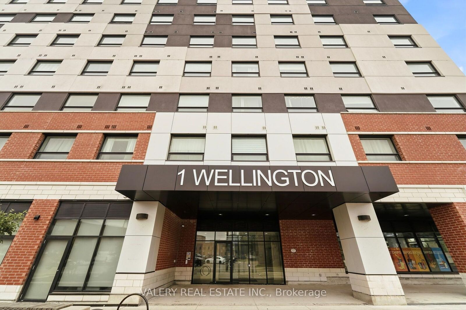 Property Photo:  1 Wellington Street 717  ON N3T 2L3 