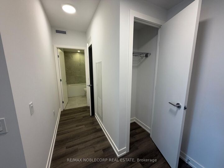 Property Photo:  5 Meadowdale Road 2112  ON L4K 0C7 