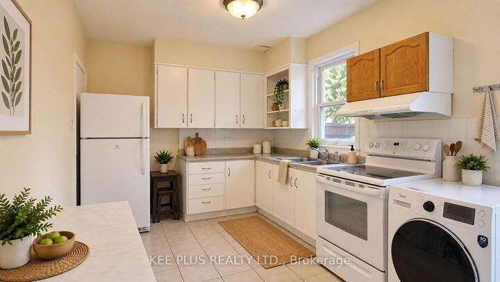Property Photo:  131 Chisholm Avenue  ON M4C 4V9 