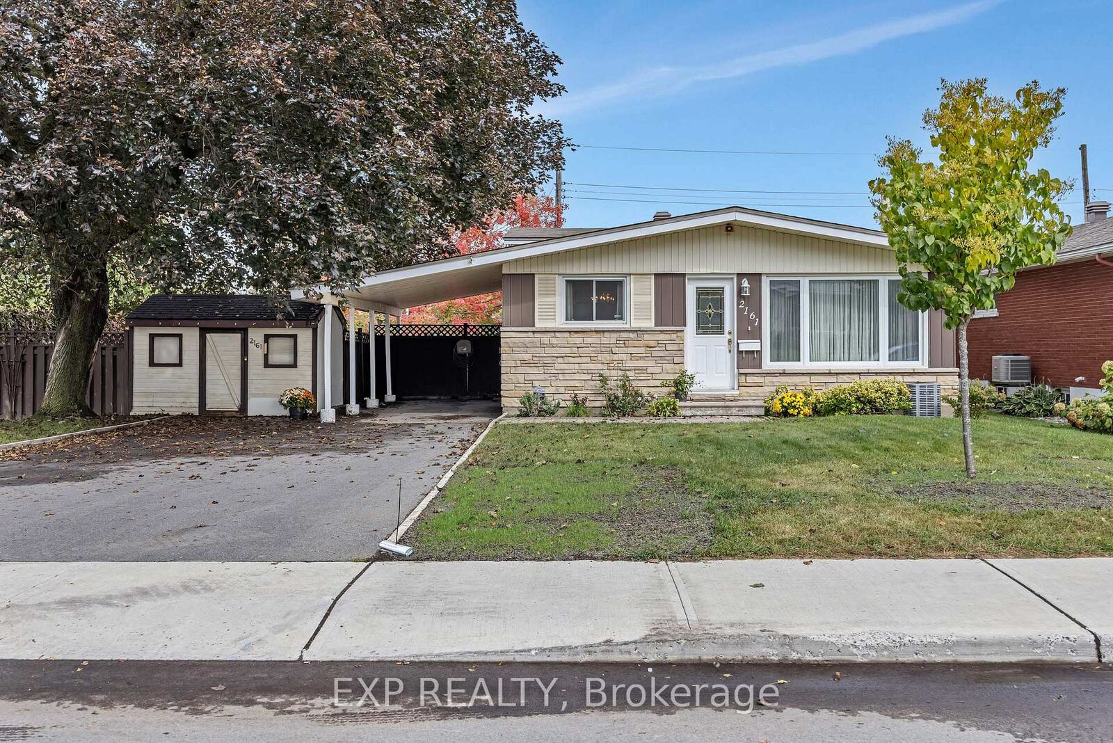 Property Photo:  2161 Valley Drive  ON K1G 2P6 