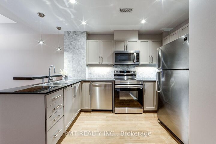 Property Photo: 11 Niagara Street 23 ON M5V 3N9