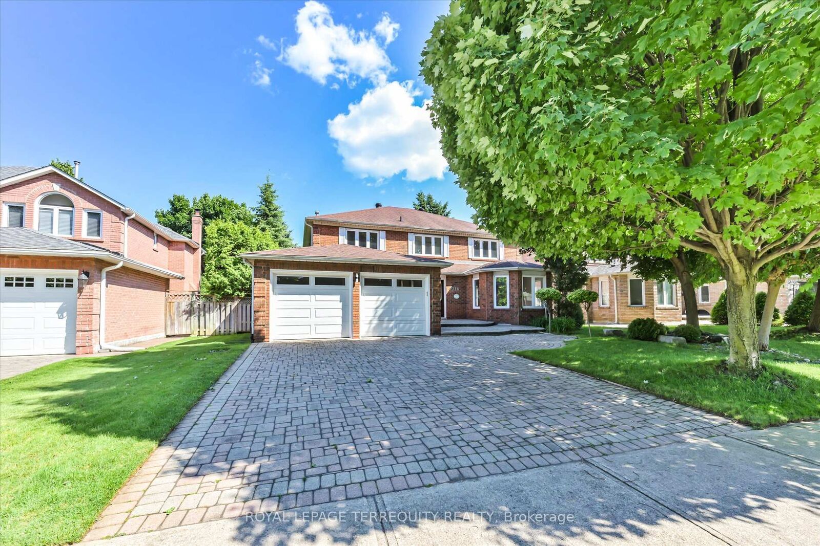 Photo de la propriété: 2216 Dunvegan Avenue ON L6J 6P7