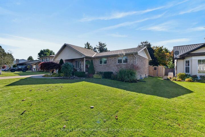 Property Photo:  9 Sherwood Crescent  ON N0M 1S1 