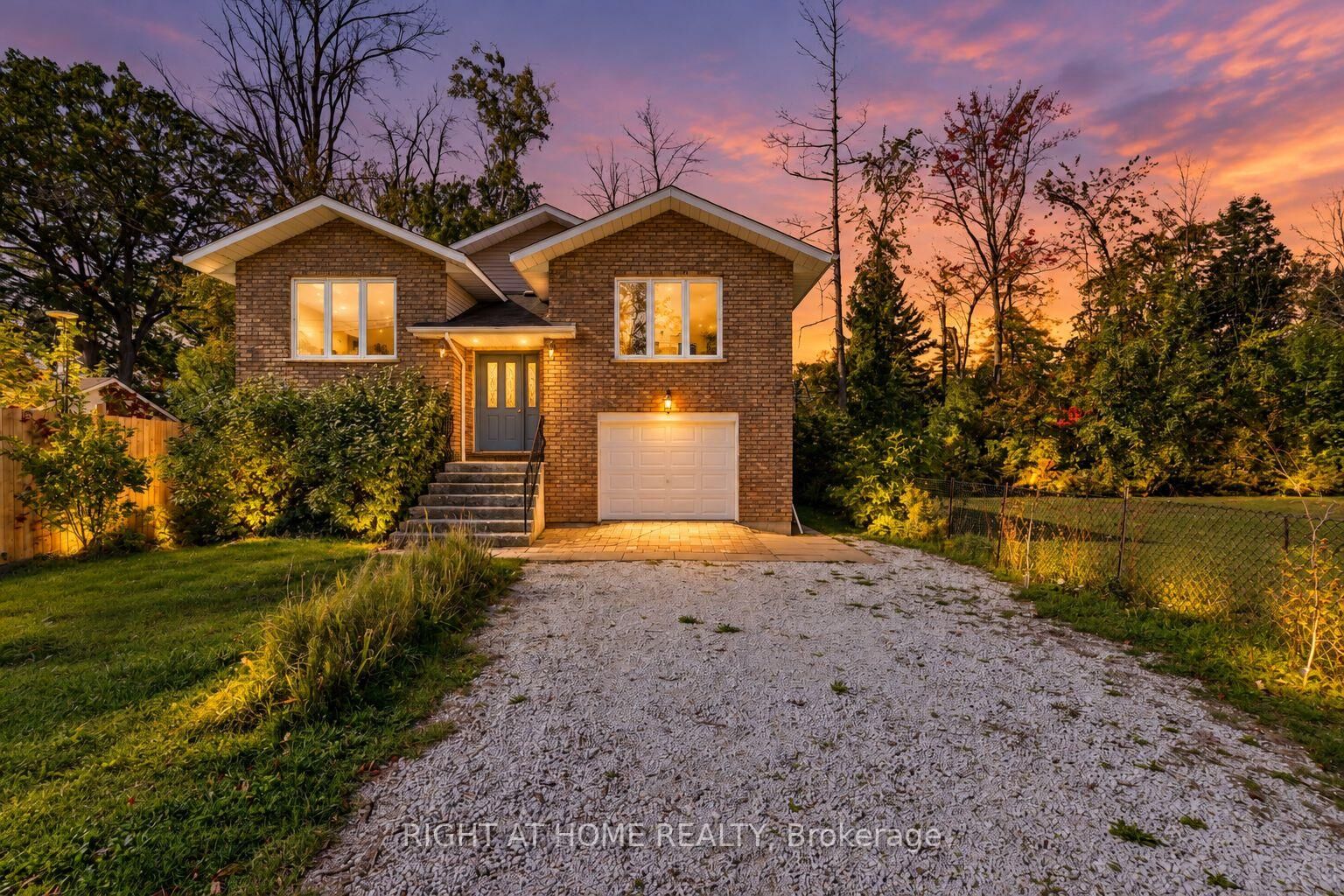 Photo de la propriété:  138 45th Street N  ON L9Z 1Z2 