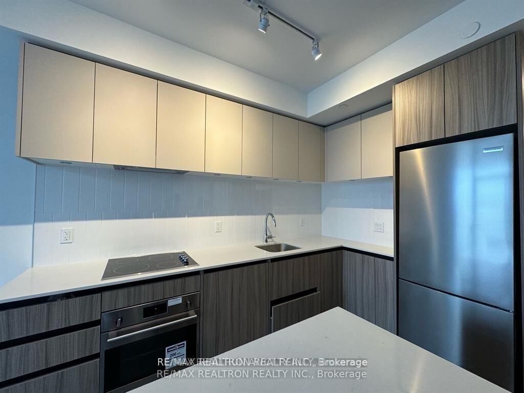 Property Photo:  7950 Bathurst Street 525  ON L4J 0L4 