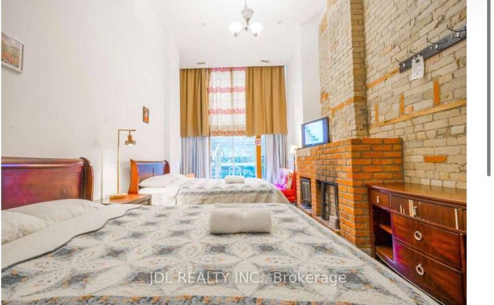 Property Photo:  118 Shuter St Street Masterbedrooma Main Floor  ON M5A 1V8 
