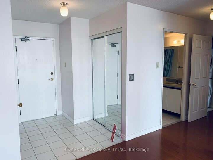 Property Photo: 7805 Bayview Avenue 714 ON L3T 7N1