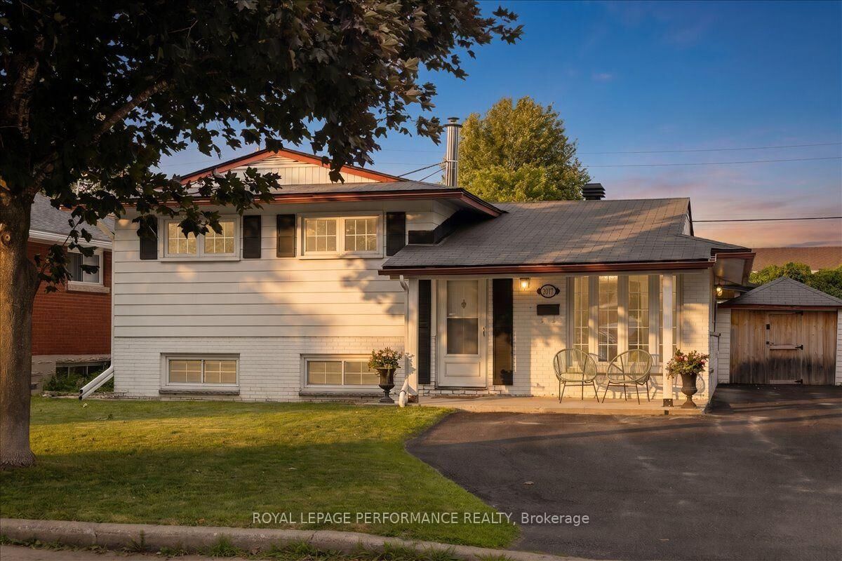 Property Photo:  2177 Bingham Street  ON K1G 2V6 
