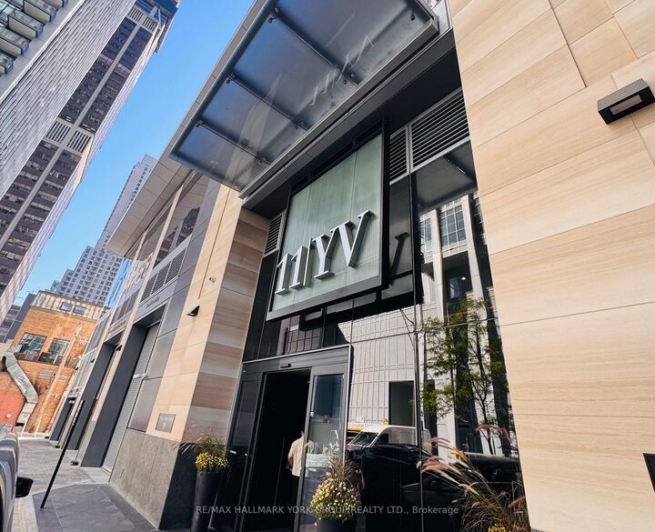 Property Photo:  11 Yorkville Avenue 3609  ON M4W 1L2 