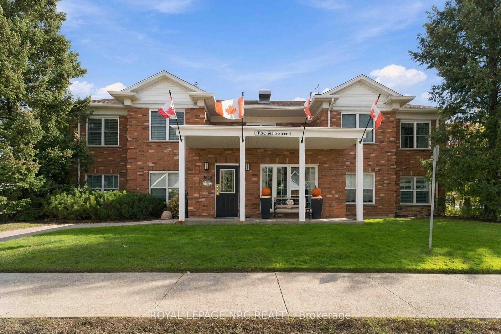 Property Photo:  4090 John Charles Boulevard 104  ON L0R 2C0 