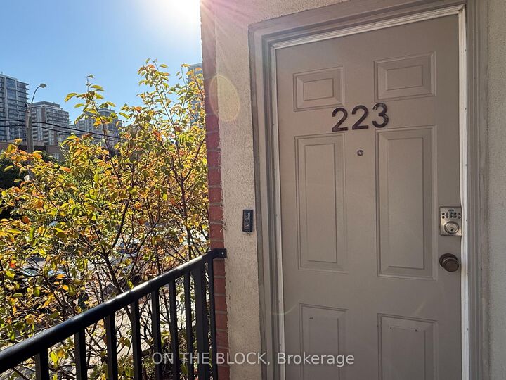 Property Photo:  28 Douro Street 223  ON M6K 3M4 