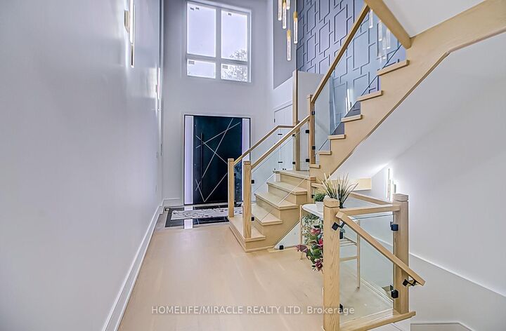 Property Photo:  7A Broadmead Avenue  ON M1M 1C3 