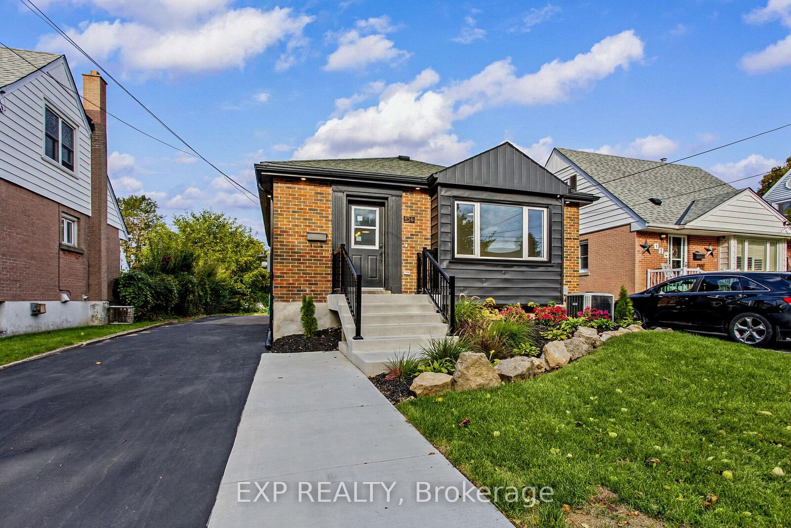 Property Photo:  156 E36th Street Upper  ON L8V 3Z4 