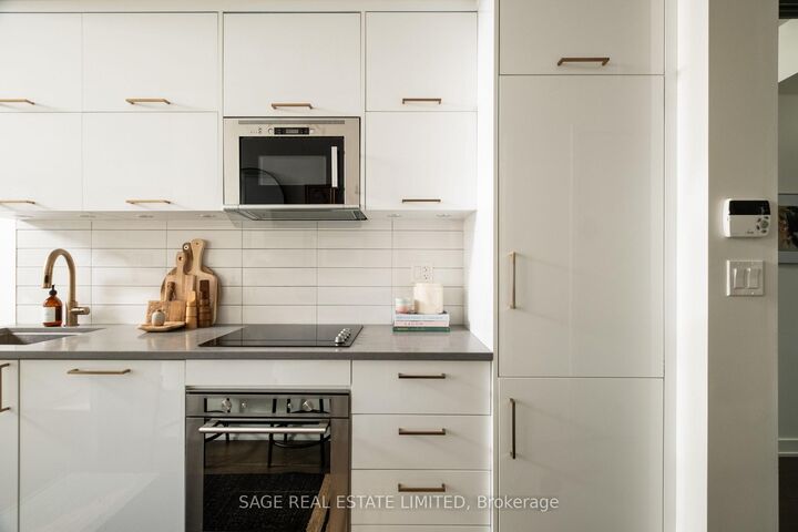 Property Photo:  106 Dovercourt Road 204  ON M6J 0G4 