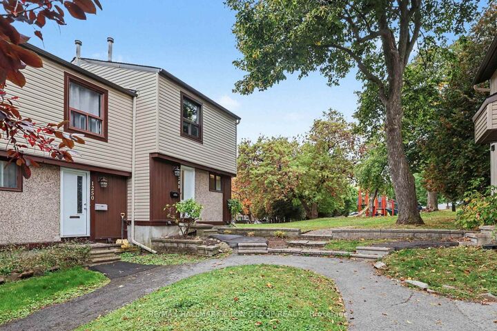 Property Photo:  1248 Bethamy Lane  ON K1J 8P4 