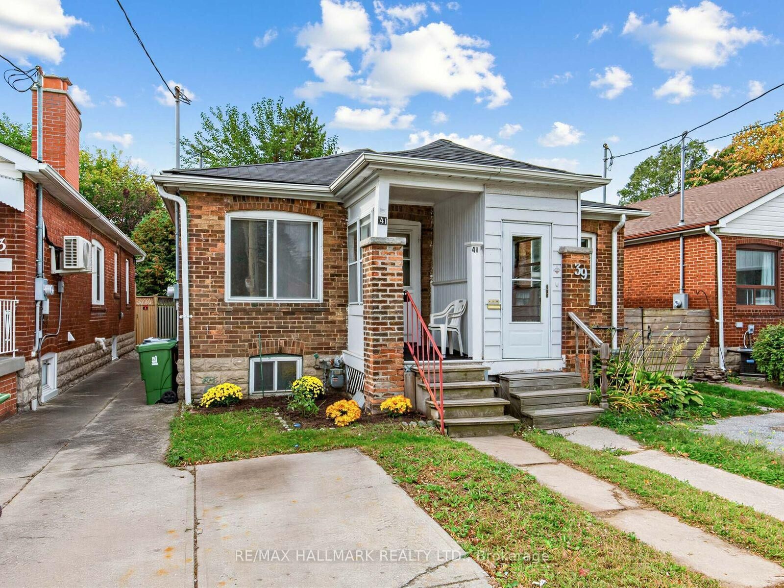 Property Photo:  41 Gowan Avenue  ON M4K 2C8 