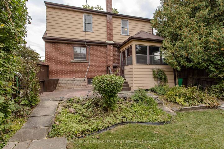 Property Photo:  2104 Emerald Crescent  ON L7R 1N3 