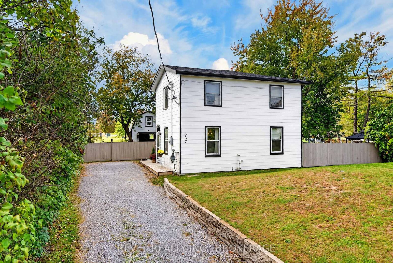 Property Photo:  637 Collins Bay Road  ON K7M 5G7 