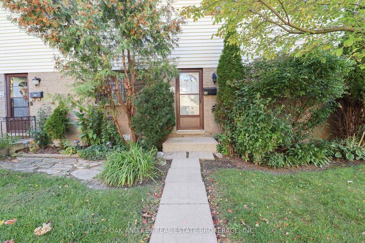 Property Photo:  825 Dundalk Drive 40  ON N6C 3V6 