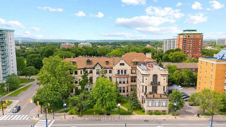 Property Photo:  589 Rideau Street 404  ON K1N 6A1 