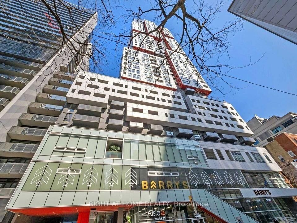 Property Photo: 318 Richmond Street W 404 ON M5V 0B4