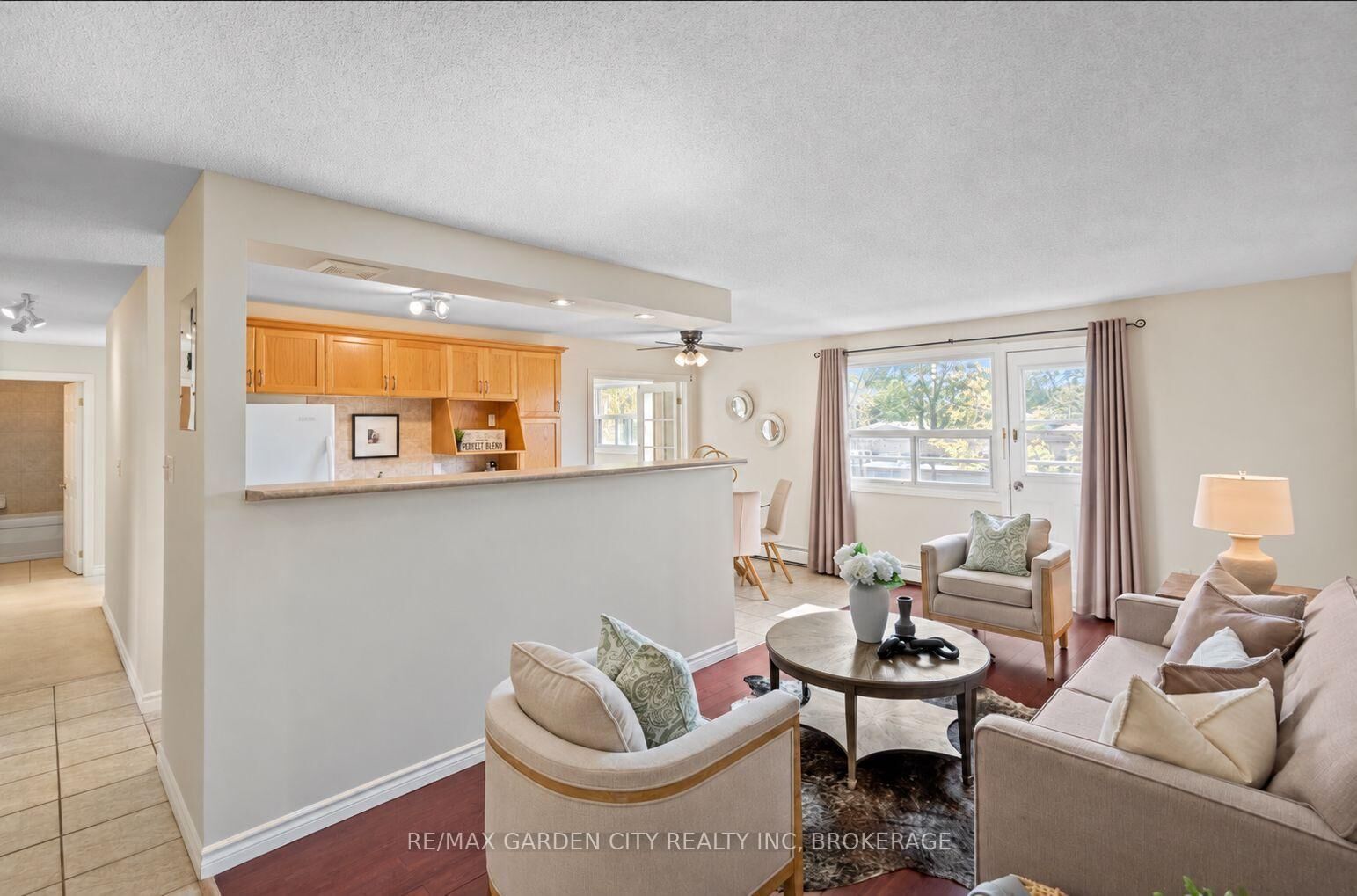 Property Photo:  264 Oakdale Avenue 211  ON L2P 2K4 