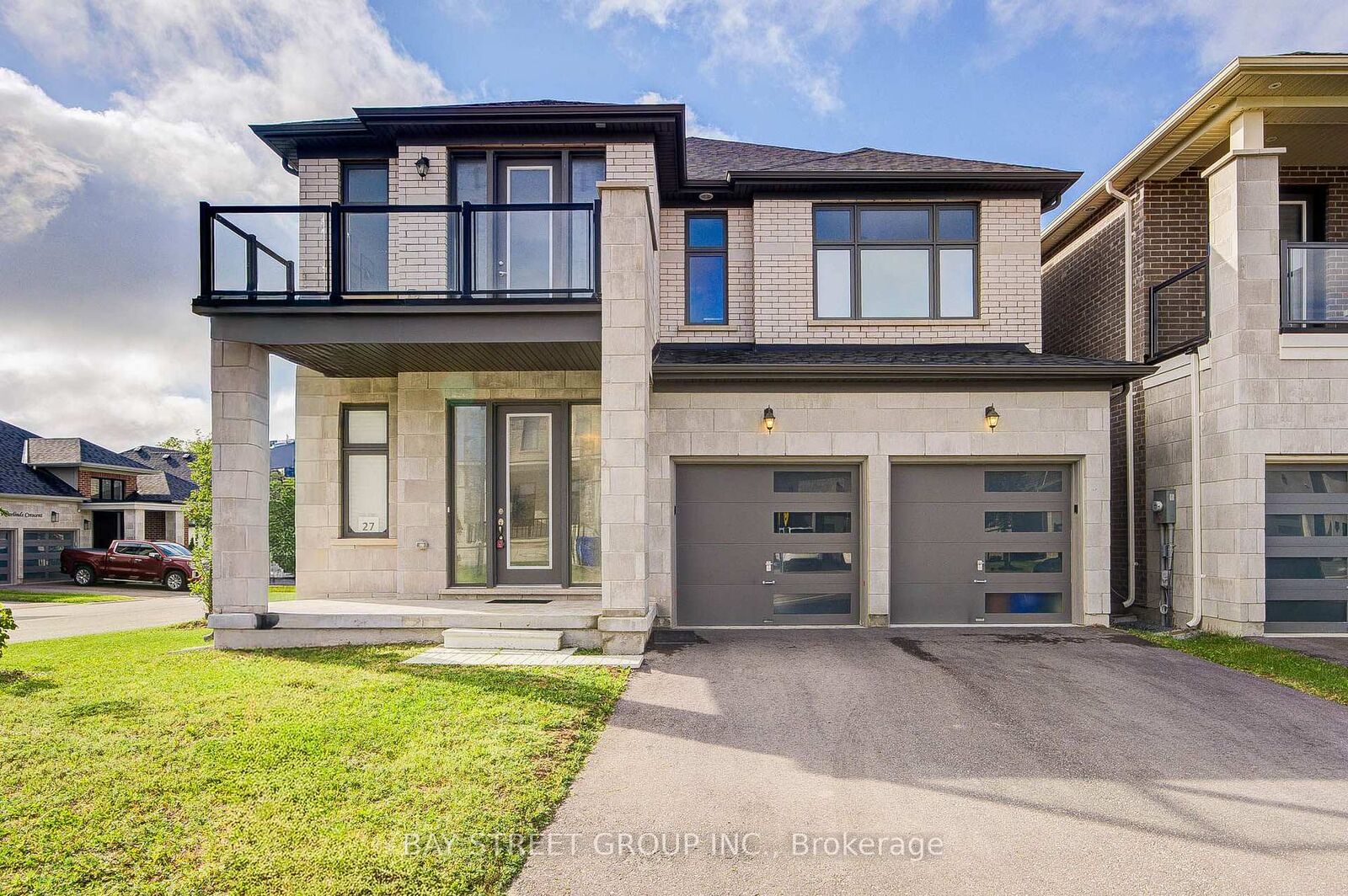 Property Photo:  27 Hearthwood Gate  ON L4A 4X1 