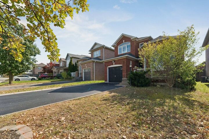Property Photo: 58 Lurosa Crescent ON L1R 3A9