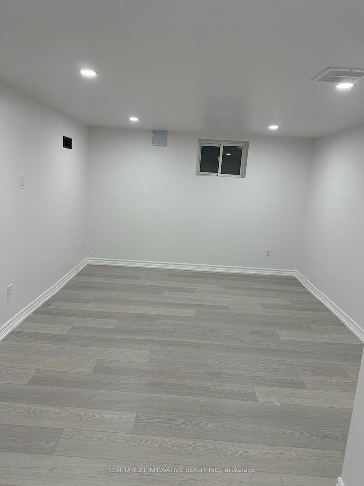 Property Photo:  68 Cree Avenue Bsmt  ON M1M 1Z6 