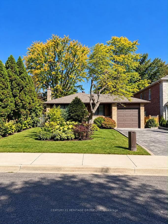 Property Photo:  130 Grandview Avenue  ON L3T 1H6 