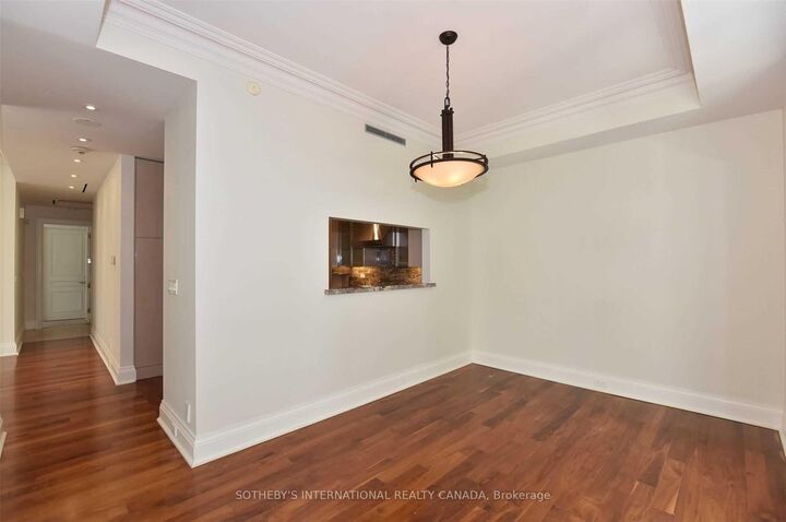 Property Photo: 1 St. Thomas Street 6D ON M5S 3M5